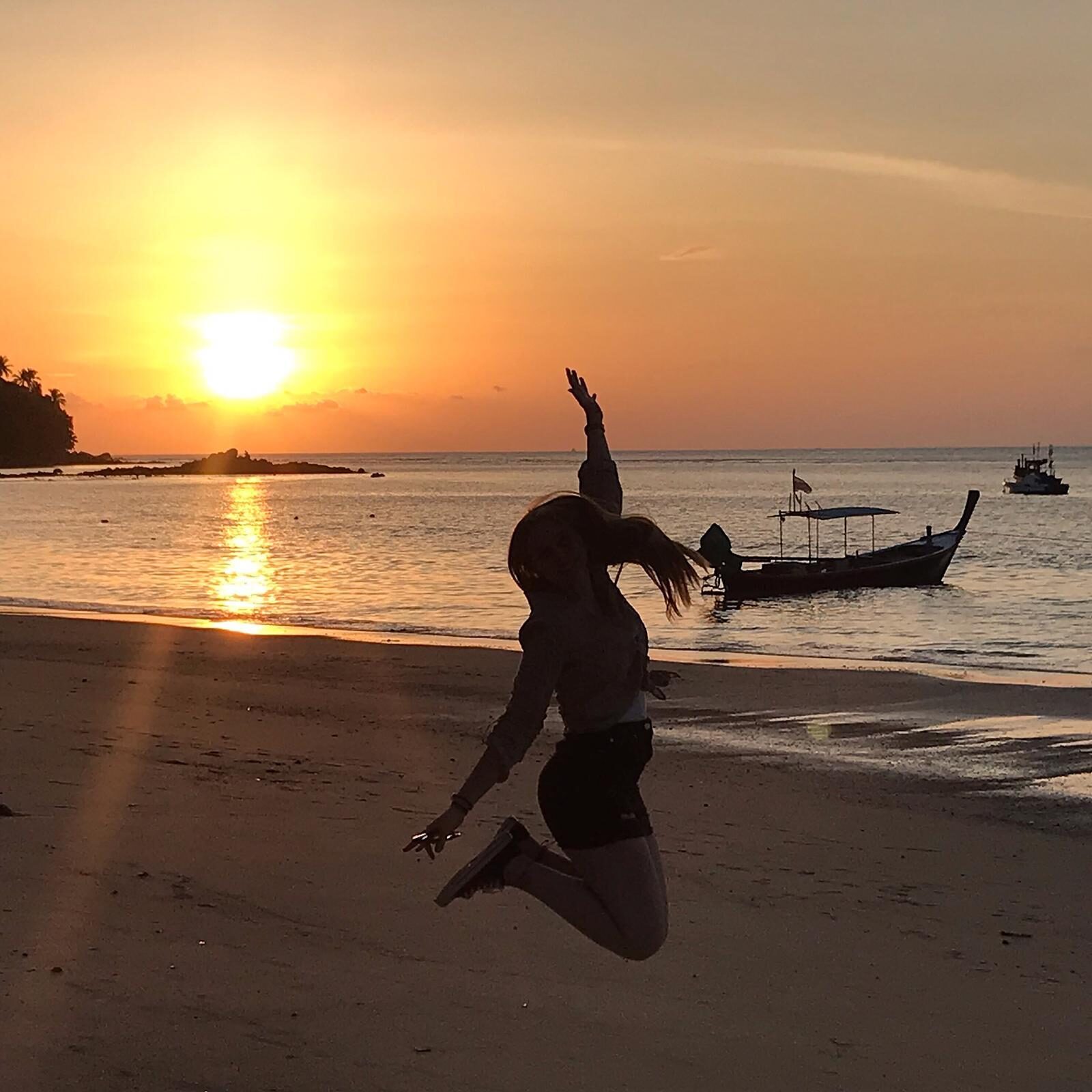 65400a29-ddb8-47f1-91ff-c9d858815474 Sunset beach jump